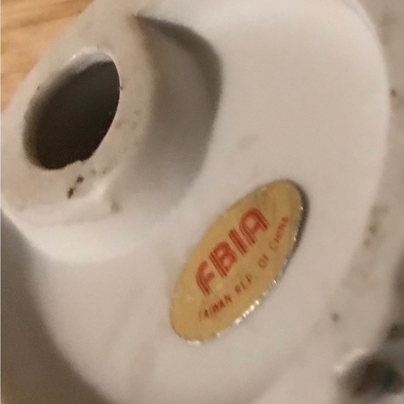 2 Vintage FBIA Porcelain Figurines of Old Ladies Holding a Basket $5.00 each - Picture 6 of 6